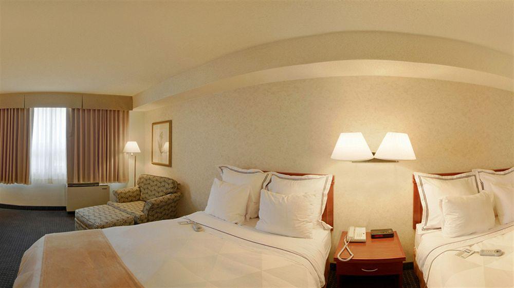 Holiday Inn Hotel & Suites London By Ihg Eksteriør bilde