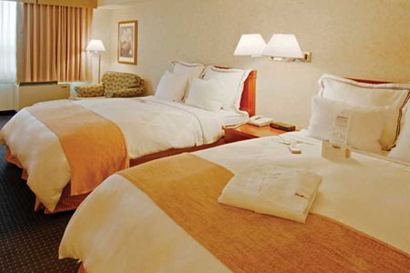 Holiday Inn Hotel & Suites London By Ihg Eksteriør bilde