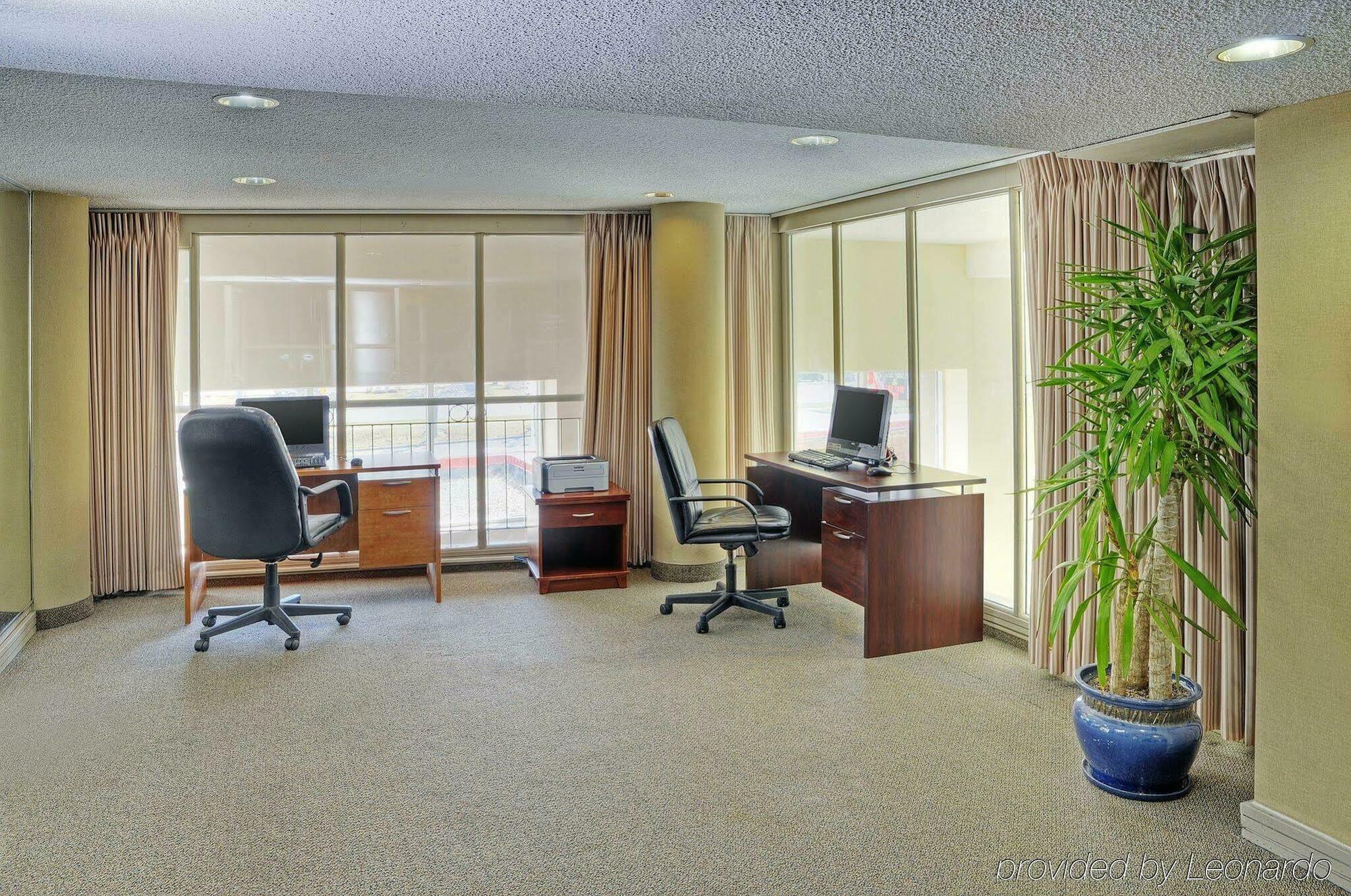 Holiday Inn Hotel & Suites London By Ihg Eksteriør bilde
